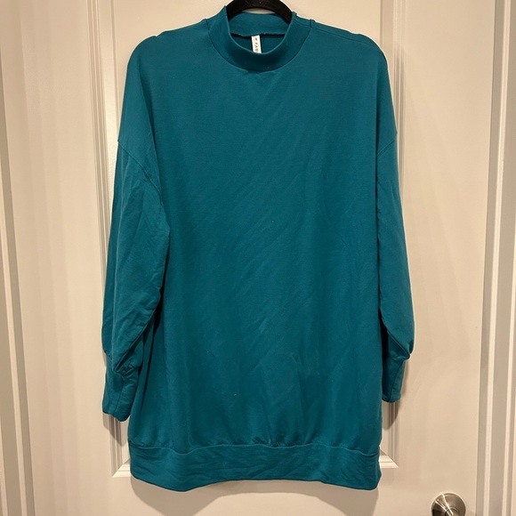 Teal Oversized Women's Top fabletics - Picture 2 of 5